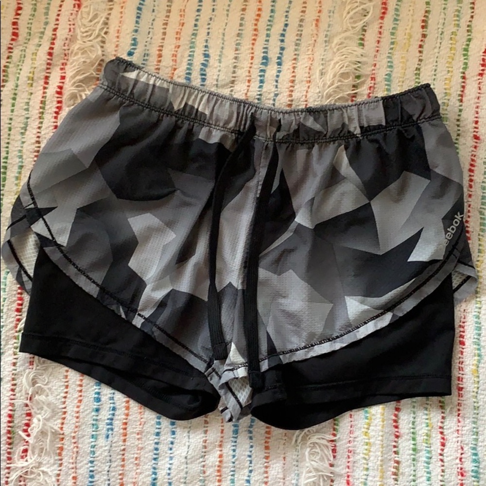 Reebok Black Gray Workout Shorts Sz M